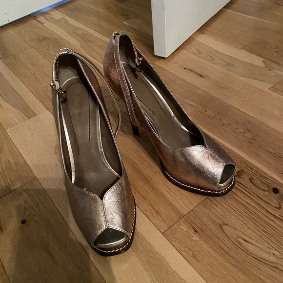 BCBG metallic peep toe heels  with ankle strap . Size 8.5 - Picture 5 of 8